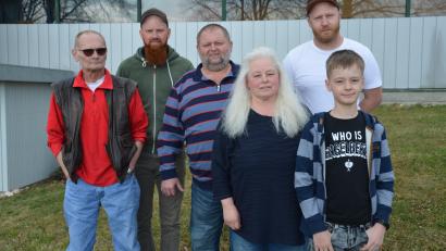 Bild: dob
Langjährige und treue Mitglieder wurden bei der Jahreshauptversammlung besonders gewürdigt. Georg Hofmann (links), Josef Gradl (Dritter von links) sowie Helga Pilfusek sind seit 40 Jahren dabei.
