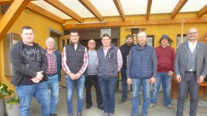 Bild: mad
Den neuen Vorstand der Feuerwehr Uckersdorf zeigt unser Bild (von links): Martin Schneeberger, Josef Greiner, Thomas Ruider, Josef Sorgenfrei, Georg Fuchs, Tobias Greiner, Josef Becher-Köppl, Martin Maderer und Bürgermeister Maximilian Beer.