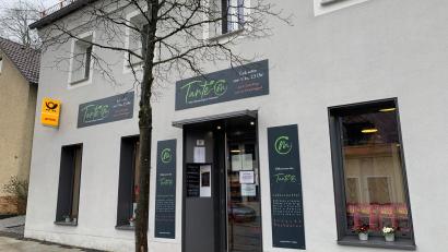 Bild: Gabi Schönberger
Ein Aushang an der Tür weist daraufhin: Der "Tante M"-Laden in Parkstein ist künftig nicht mehr an allen Tagen in der Woche geöffnet.