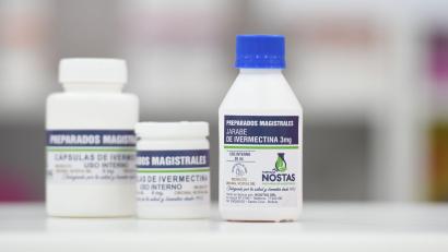 Bild: Rodrigo Urzagasti/dpa
Ivermectin-Kapseln und Ivermectin-Tropfen helfen nicht gegen Covid-19.