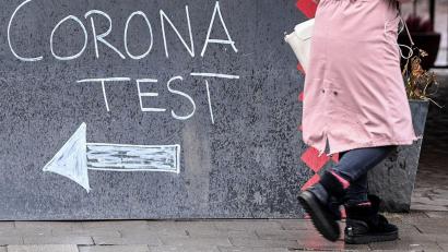 Bild: Jens Kalaene/dpa-Zentralbild/dpa
Das Infektionsgeschehen scheint abzuschwächen.