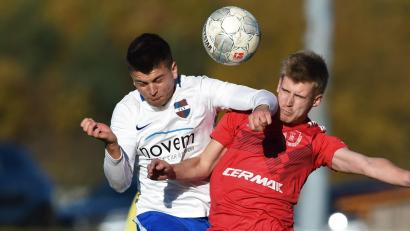 Archivbild: G. Büttner
Nico Lautner (links) brachte den FC Vorbach Mitte der zweiten Hälfte mit 3:2 gegen den TSV Erbendorf in Führung. Doch die Aufholjagd nach 0:2-Rückstand wurde letztlich nur mit einem Punkt belohnt.
