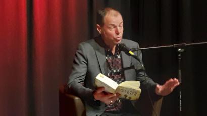 Bild: hka
Horst Eckert stellte im Capitol sein neues Buch "Das Jahr der Gier" vor.