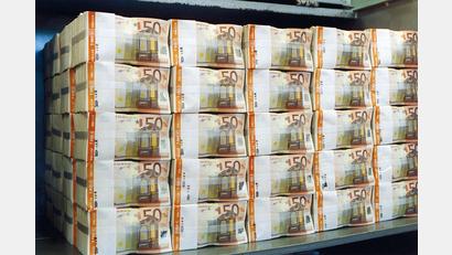 Symbolbild: Deutsche Bundesbank
Stattliche Geldpakete, hier ein Symbolbild aus der Bundesbank, sind auch künftig zur Abdeckung der Kredite im Landkreis Tirschenreuth nötig. Allein für den Erhalt der schulischen Einrichtungen sind in den nächsten Jahren viele Millionen Euro nötig.