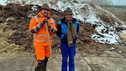 Bild: ld
Carsten Rohleder (links) wird in der Grünabfall-Deponie künftig von Hans Schindler vertreten.
