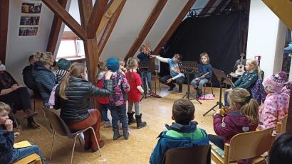 Bild: Rudi Plonner/exb 
Viele Gäste interessierten sich am Sonntag für den offenen Unterricht an der Musikschule Pfreimd.