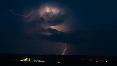 Bild: Nicolas Armer/dpa
Der Deutsche Wetterdienst warnt in der Oberpfalz vor Unwettern.
