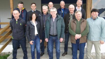 Bild: Karl Beer/exb 
Das Bild entstand nach der Wahl und zeigt (erste Reihe, von links) Armin Beer, Angelika Graf-Hofstetter, Josef Scheibinger, Konrad Kederer und Anton Prüfling sowie (zweite Reihe von links) Richard Luber, Norbert Irlbacher, Alfred Eckl, Ulrich Heigl, Hans Lobinger, Hubert Lobinger und Markus Lobinger.