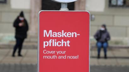 Symbolbild: Karl-Josef Hildenbrand
Die Maskenpflicht fällt am 3. April in vielen Bereichen.