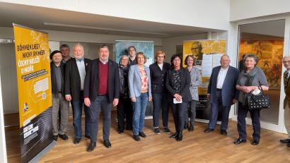 Bild: fphs
Zur Eröffnung der Ausstellung „Böhmen liegt nicht am Meer“ über verfolgte deutsche Sozialdemokraten waren viele Gäste gekommen.