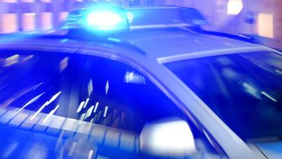 Symbolbild: Carsten Rehder/dpa/Illustration
Die Amberger Polizei sucht Zeugen nach einer Fahrerflucht
