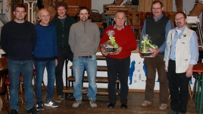 Bild: wro
Wahlen und Ehrungen bei der Trocknungsgenossenschaft Tirschenreuth: Im Bild von links Vorstandsvorsitzender Alois Riedl, Raimund Högen, Jonas Bierlein von der Ikom Stiftland, Alexander Wunderlich, Hermann Wunderlich, Hans Scheidler und Aufsichtsratsvorsitzender Rudolf Schmid.