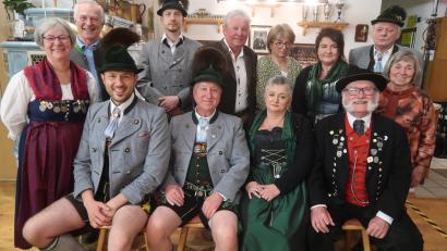 Bild: Kunz
Die Mitglieder des Trachtenvereins "Almrausch" bestimmen in der Jahreshauptversammlung eine neue Führungsmannschaft.