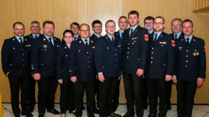 Bild: Jakob Böhm/exb 
Die neue Vorstandschaft der Feuerwehr (von links): Martin Plank, Peter Böhm, Daniel Stahl, Julia Schleicher, Manuel Büttner, Markus Plank, Markus Schleicher, Tobias Dittrich, Florian Setzer, Lukas Böhm, Martin Tröppl, Patrick Avemaria, Manfred Tröppl und Sebastian Hiltner.