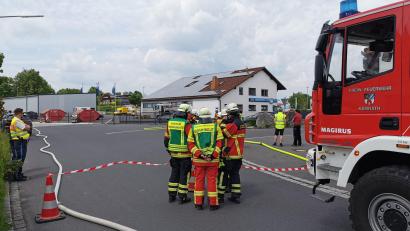 Archivbild: mde
Das Bild zeigt einen Großeinsatz der Feuerwehr Kemnath im vergangenen Jahr. Bei der Jahreshauptversammlung gab es einen Ausblick für das Vereinsleben in den kommenden Monaten.