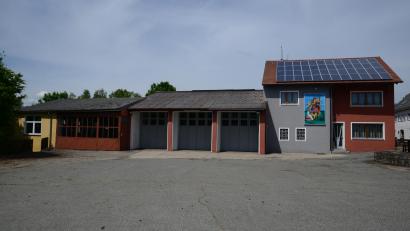 Bild: bey
Beim Neubau des Feuerwehrhauses muss auch das Bestandsgebäude saniert werden. Dies betrifft insbesondere die Kellerräume, in denen die Technik untergebracht ist.