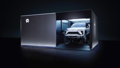 Bild: NIO/dpa
Mini-Garage oder Pop-up-Werkstatt? Nein, an solchen Stationen will Nio nicht den Akku von E-Autos aufladen, sondern in Minutenschnelle gleich austauschen.