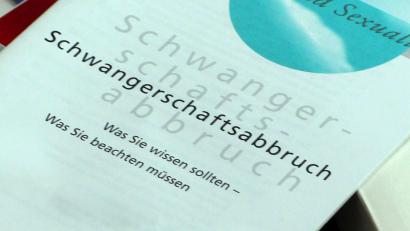 Symbolbild: Jens Büttner
Die Gesellschaft schweigt, wenn es um das Thema Schwangerschaftsabbrüche geht.
