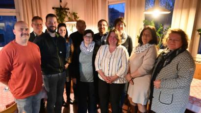 Bild: Günter Süß/exb
Kreisfachberaterin Heidi Schmid und Dritter Bürgermeister Adolf Hammer gratulierten den Neugewählten. Im Bild (von links) Gerd Färber, Adolf Hammer, Florian Ilchmann, Sarah Ilchmann, Josef Baumer, Katrin Völkl,
Michael Bock, Daniela Kühner, Angela Schmal, Angelika Eckl und Heidi Schmid.