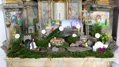 Bild: Josef Böhm
Die mit viel Liebe zum Detail gestaltete Osterkrippe zeigt die markanten Szenen der Karwoche.