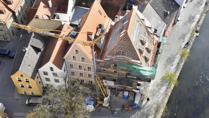 Bild: Petra Hartl
Noch laufen die Arbeiten für „Das Notstain“: Das Anwesen an der Schiffgasse 5 wird nach seiner Fertigstellung im Sommer (geplant ist Juni) ein Lokal über zwei Etagen sowie vier Wohnungen beinhalten.