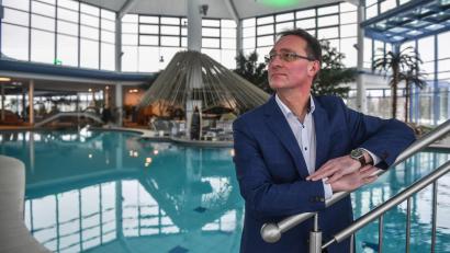 Bild: Florian Miedl/fph
„Marktverunsicherungen“ dämpfen weiterhin Stephan Gesells Optimismus. Bisher ist der Hotelier „zwar stabil über die Runden gekommen, aber Spaß macht das nicht“, kommentiert der Weißenstädter die vergangenen zwei Jahre.