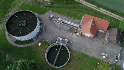 Bild: bey
Die Sanierung der Kläranlage Eslarn wird mit der Planung in die Wege geleitet. Hausrechtlich wird aber auch Vorsorge getrofffen, für die Baumaßnahme eventuell noch heuer die Aufträge vergeben zu können.
