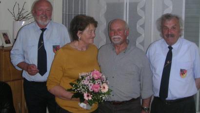 Bild: Richthammer/exb
Von links: Stellvertretender Vorsitzender Xaver Ram, Ottilie Wendl, Jubilar Martin Wendl, Vorsitzender Wolfgang Richthammer