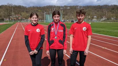 Bild: TB Jahn Wiesau/exb
Die Leichtathleten des TB Jahn Wiesau (von links): Annika Dietz, Paula Burger und Michael Zwerenz.