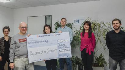 Bild: Marco Kleindienst/exb
1040 Euro der Wirtschaftsjunioren für Reporter ohne Grenzen" (von links): Yvonne Schieder, Dieter Kohl, Daniela Dibelius von Reporter ohne Grenzen, Markus Zierhut, Theresia Wissinger und Stefan Mühleisen.