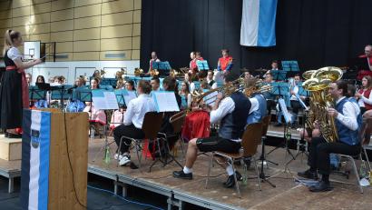 Bild: jr
Das Kreisorchester des Nordbayerischen Musikbundes, KreisverbandTirschenreuth, gab am Sonntagnachmittag ein überwältigendes Konzert in der Mitterteicher Mehrzweckhalle, die Leitung hatte Laura Dietl.