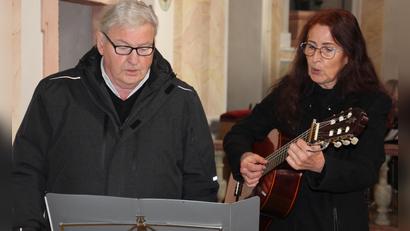 Bild: kro
Beim Passionssingen mit dabei war auch "Neualbenreuther Zwio" mit Franz Danhauser und Monika Kunz. Sie hatte die Veranstaltung auch organisiert.