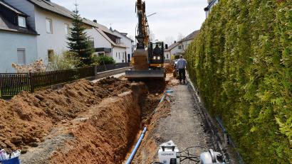Bild: sm
Die Gemeinde hat mit dem Ausbau der Reginastraße begonnen. Fertigstellung soll zirka Mitte Juni sein.