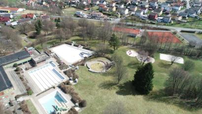 Bild: bey
Das Freibad Pleystein soll saniert werden. Der Stadrat sprach sich am Dienstagabend in seiner Sitzung mehrheitlich dafür aus.