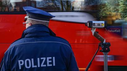 Symbolbild: Patrick Pleul / dpa
Die Amberger Verkehrspolizei blitze am Mittwoch in Hirschau und bei Schnaittenbach.