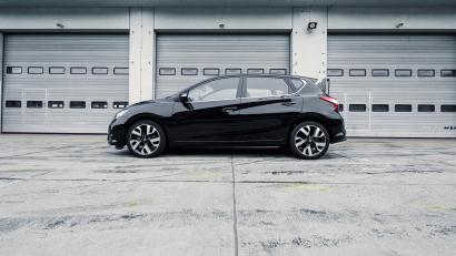 Bild: Nissan/dpa
Zum Themendienst-Bericht vom 12. April 2022: Besuch in der Boxengasse: Vom Pulsar hat Nissan auch sportive Sonderausführungen gebaut.