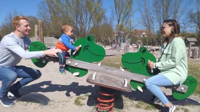 Bild: tk
Dominik und Daniela hatten mit ihrem Söhnchen Luca am Samstag auf dem Piratenspielplatz in Amberg jede Menge Spaß.