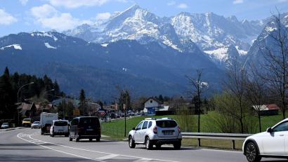 Symbolbild: Angelika Warmuth/dpa
In Garmisch-Partenkirchen kam ein Ehepaar aus Sachsen-Anhalt ums Leben.