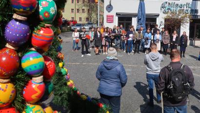 Bild: Kunz
Ein musikalischer Flashmob zu Ehren Jesu am Karsamstag am Oberen Markt.