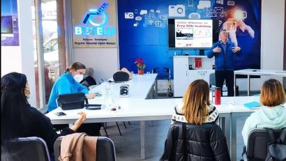 Bild: Jürgen Kramer/exb
Helmut Kramer vom Johanniter-Regionalverband Ostbayern reiste nach Izmir, um dort im Generalkonsulat Erste Hilfe zu unterrichten.