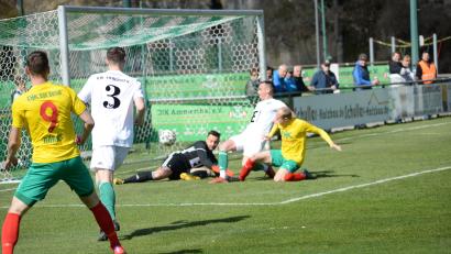 Bild: Andreas Brueckmann
Eine 0:5-Klatsche kassierte die DJK Ammerthal (in Weiß) bei ihrem Heimspiel gegen die DJK Don Bosco Bamberg.