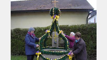 Bild: Angelika Kreuzer /exb
Der Osterbrunnen in Störnstein ist ein Hingucker.