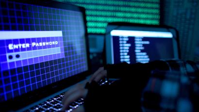 Symbolbild: Oliver Berg/dpa
Nach Beginn des Krieges zwischen Russland und der Ukraine fürchten bayerische Behörden und Betriebe wieder mehr Cyberattacken russischer Hackergruppen.