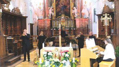 Bild: do
In einem Benefizkonzert vermittelte am Ostermontag Bavarian Brass in der Klosterkirche Speinshart überschäumende musikalische Osterfreude.