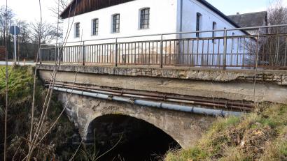 Archivbild: bey
Die Brücke über den Werkbach (im Bild) wurde bereits im vergangenen Jahr neu gebaut. Nun wird auch die Zottbachbrücke erneuert.