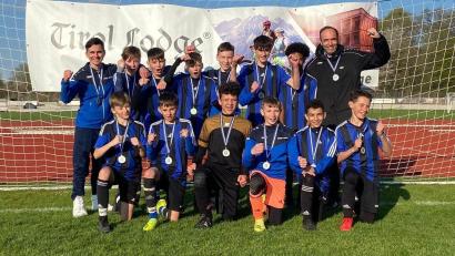 Bild: SpVgg SV Weiden
Die U13 der SpVgg SV Weiden gewann das Qualifikationsturnier in Dingolfing und darf nun am renommierten Cordialscup in Kitzbühel teilnehmen.