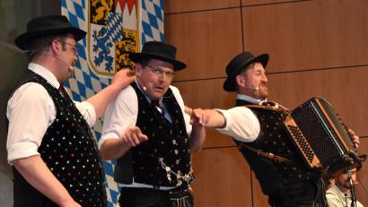 Bild: Stephan Huber
Die 3 Pirkenseer Dorfheiligen in Aktion, beim Volksmusiknachmittag "Blech und frech" in Amberg.
