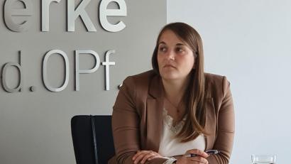 Bild: Lowak
Ronja Endres, Vorsitzende der Bayern-SPD, informierte sich bei den Stadtwerke Weiden über die Zukunftsprojekte des Kommunalunternehmens.