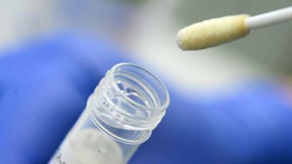 Symbolbild: Sebastian Gollnow/dpa 
Die Sieben-Tage-Inzidenz lag am Donnerstag im Landkreis Schwandorf bei 542,2.