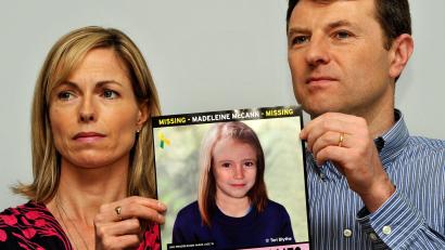 Archivbild: John Stillwell
Kate und Gerry McCann, Eltern der verschwundenen Maddie, bei einem Such-Aufruf im Jahr 2012.